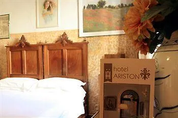 호텔 Ariston 2*