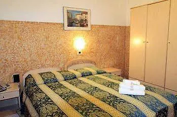 Ariston Hotell 2*